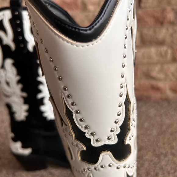 Cowgirl Boots Embroidered Pointed Toe Mid Calf Boots with Chunky Block Heel - Picture 6 of 16